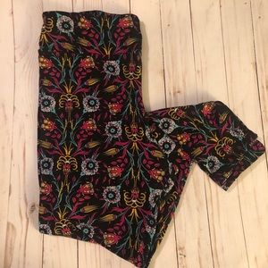 LuLaRoe Tall & Curvy Leggings